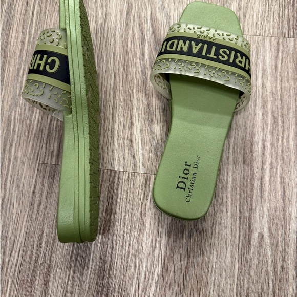 “Dior” slides - Picture 3 of 5